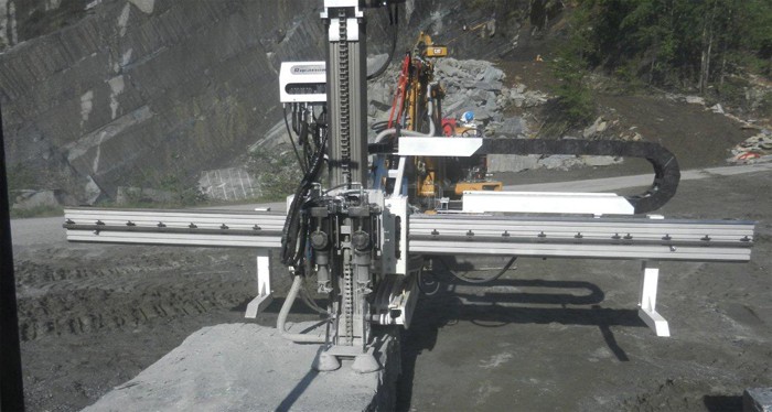 配裝于TBM隧道掘進(jìn)機(jī)的YD30液壓鑿巖機(jī)(意大利)